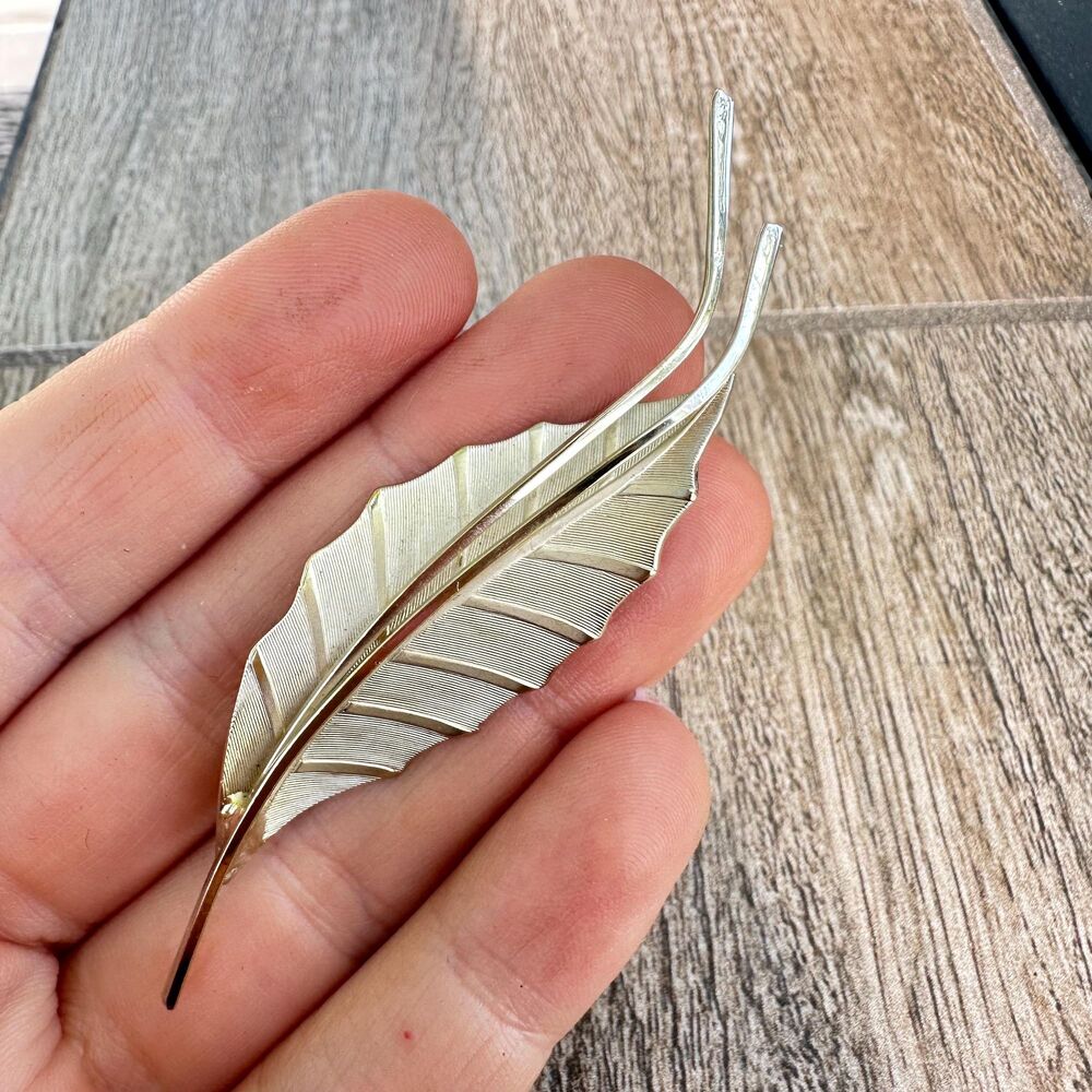 Vintage Jewelry Gold Tone Whimsical Leaf Brooch Pin